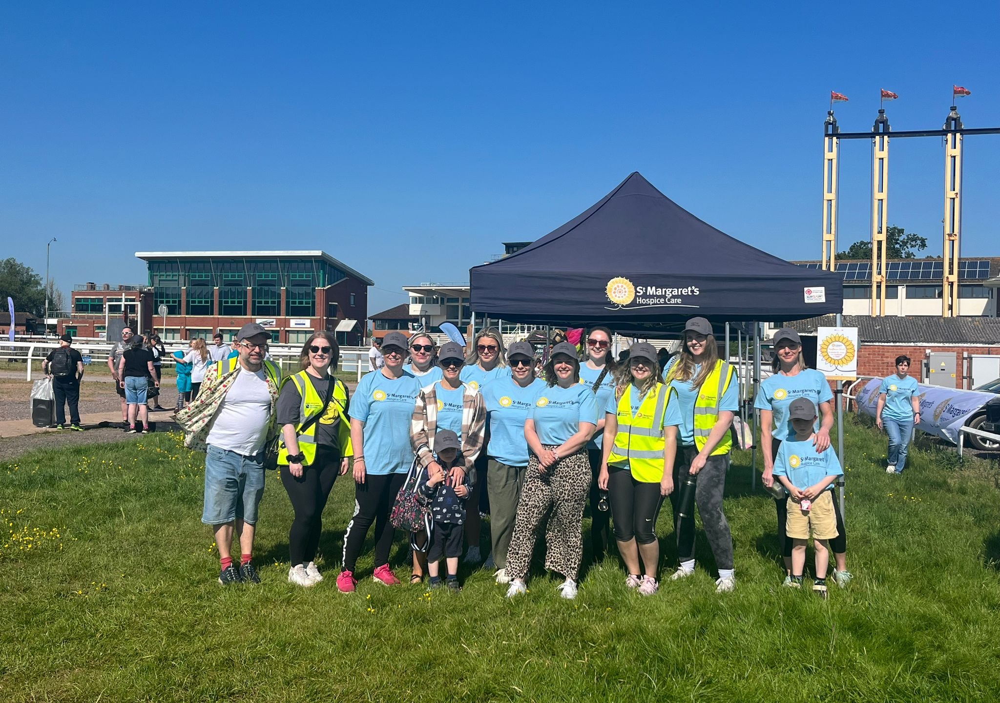 Large group of volunteers at colour run